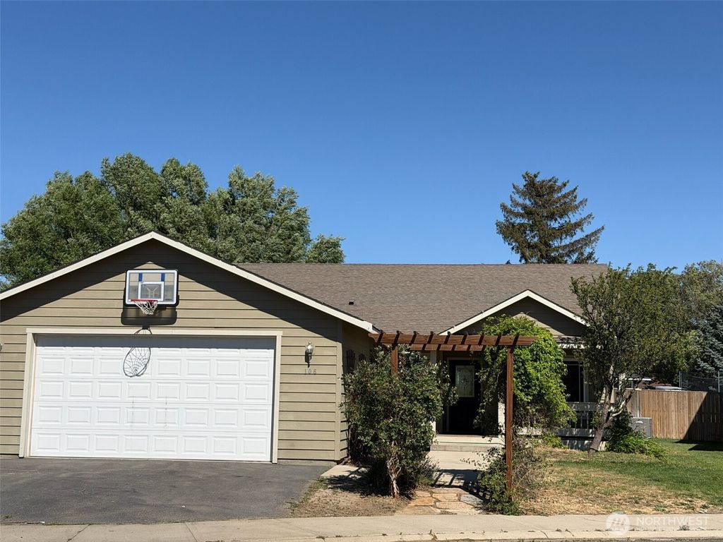 106 N Benton Street, Kittitas, WA 98934