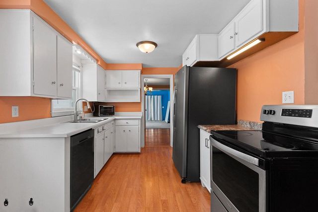 2412 N MORRISON STREET, Appleton, WI 54911