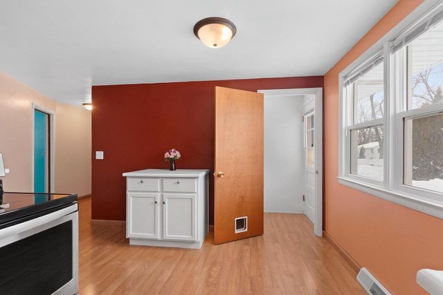 2412 N MORRISON STREET, Appleton, WI 54911