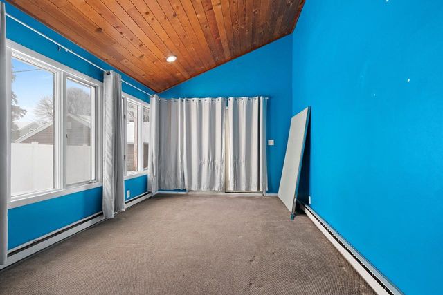 2412 N MORRISON STREET, Appleton, WI 54911