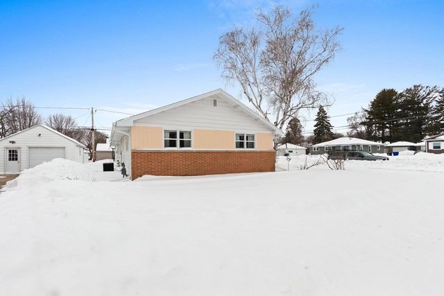 2412 N MORRISON STREET, Appleton, WI 54911