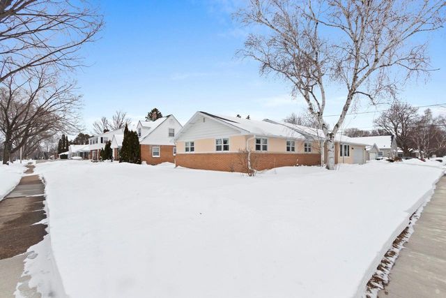 2412 N MORRISON STREET, Appleton, WI 54911
