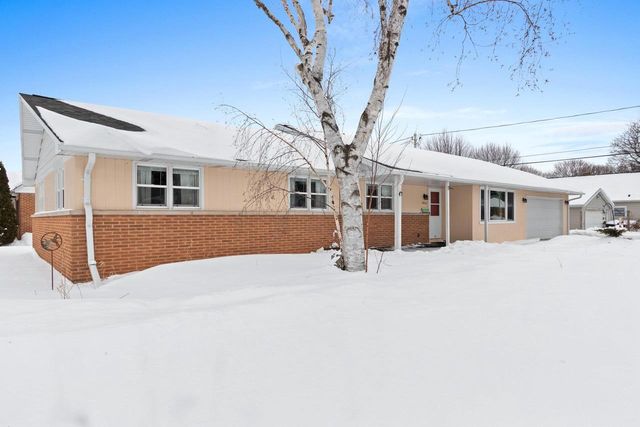 2412 N MORRISON STREET, Appleton, WI 54911