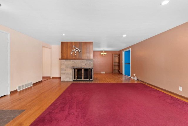 2412 N MORRISON STREET, Appleton, WI 54911