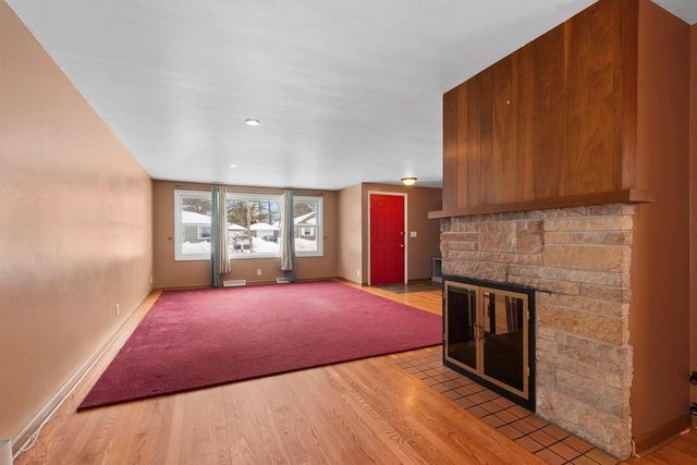 2412 N MORRISON STREET, Appleton, WI 54911