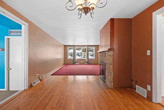 2412 N MORRISON STREET, Appleton, WI 54911