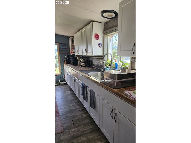 4930 S Hwy101, Tillamook, OR 97141