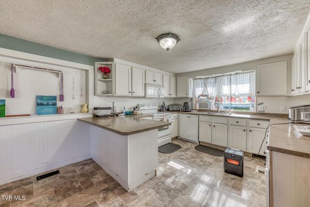 529 Jonesboro Road, Piney Flats, TN 37686