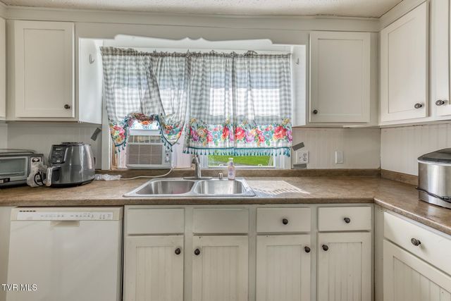 529 Jonesboro Road, Piney Flats, TN 37686