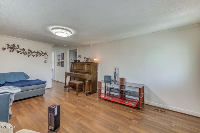 529 Jonesboro Road, Piney Flats, TN 37686