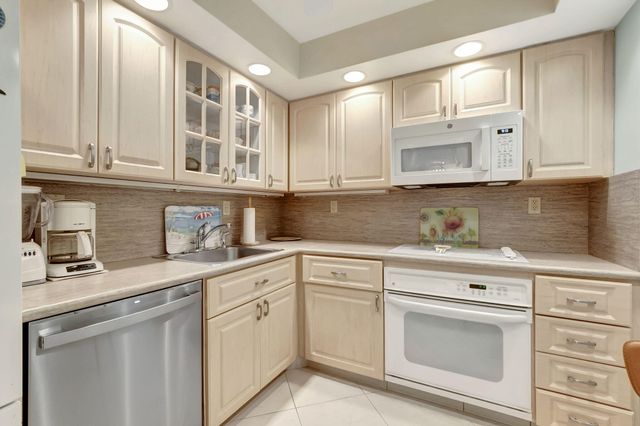 3215 S Ocean Boulevard 509, Highland Beach, FL 33487