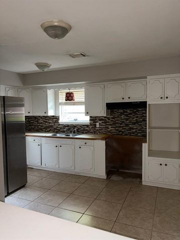 3601 Parkwoods Lane, Oklahoma City, OK 73110
