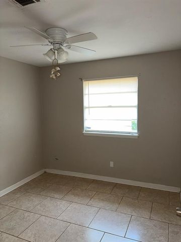 3601 Parkwoods Lane, Oklahoma City, OK 73110