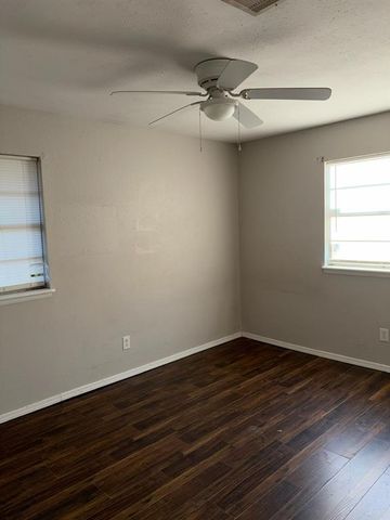 3601 Parkwoods Lane, Oklahoma City, OK 73110
