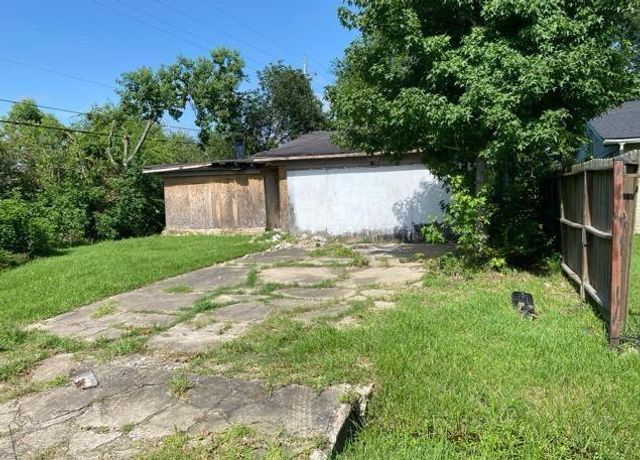 11203 Gardentree Drive, Houston, TX 77044