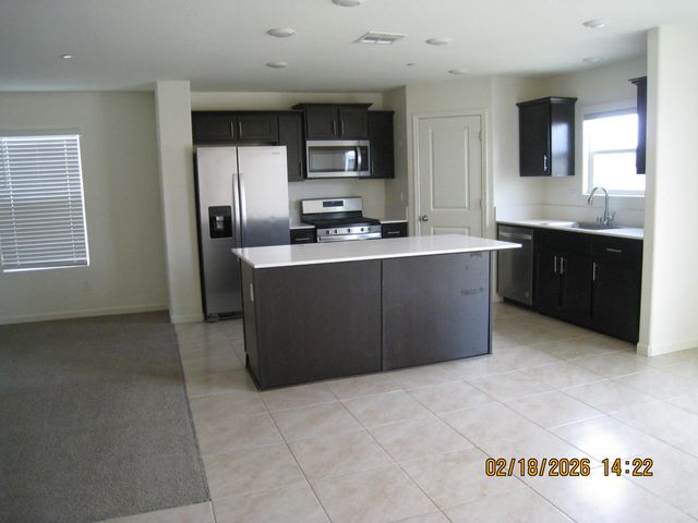 2272 Sanders Ct, Los Banos, CA 93635