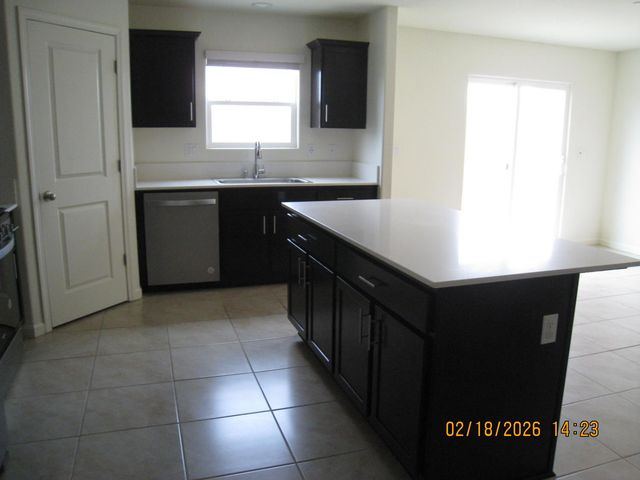 2272 Sanders Ct, Los Banos, CA 93635