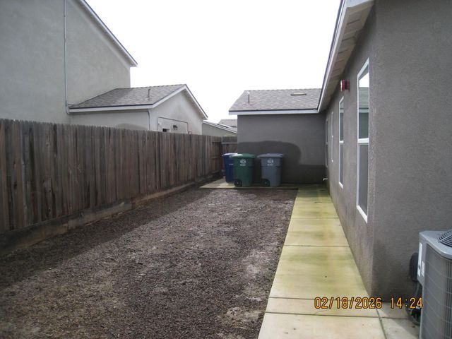 2272 Sanders Ct, Los Banos, CA 93635