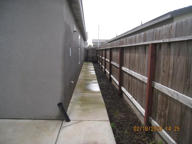 2272 Sanders Ct, Los Banos, CA 93635