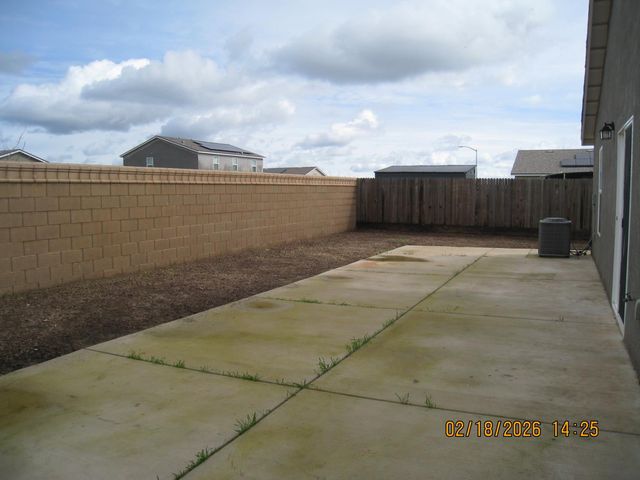 2272 Sanders Ct, Los Banos, CA 93635