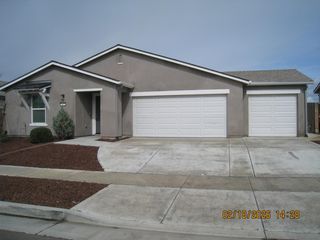 2272 Sanders Ct, Los Banos, CA 93635