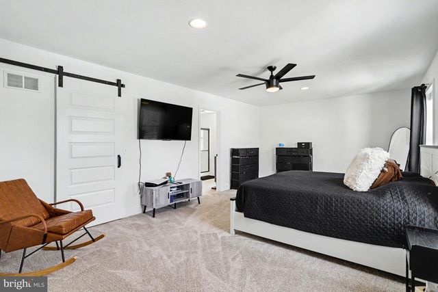 100 MEADOWS BND, Lititz, PA 17543