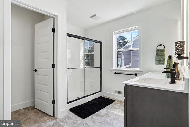 100 MEADOWS BND, Lititz, PA 17543