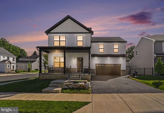 100 MEADOWS BND, Lititz, PA 17543