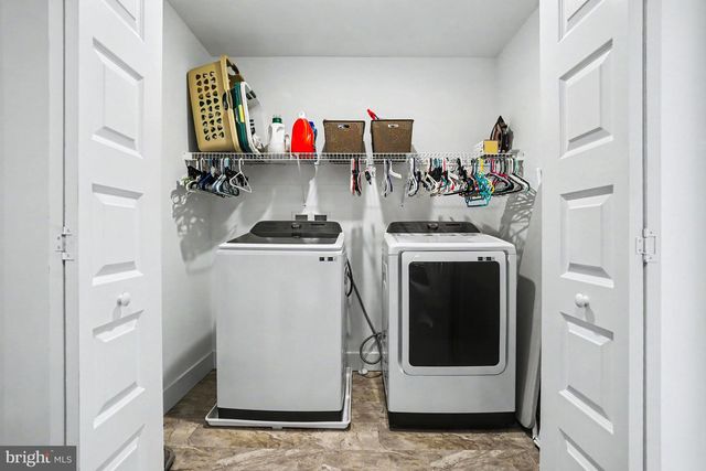100 MEADOWS BND, Lititz, PA 17543