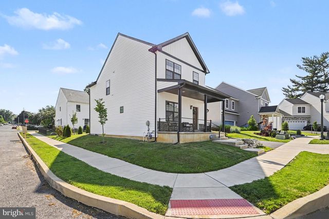 100 MEADOWS BND, Lititz, PA 17543