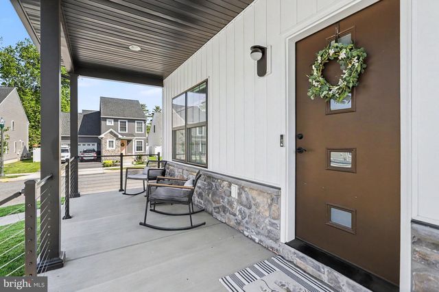 100 MEADOWS BND, Lititz, PA 17543
