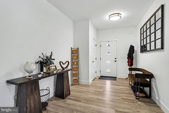100 MEADOWS BND, Lititz, PA 17543