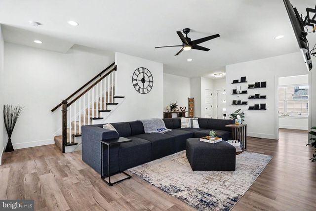 100 MEADOWS BND, Lititz, PA 17543