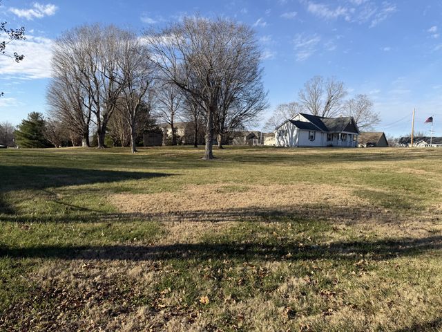 415 Hawkins Rd, Clarksville, TN 37040