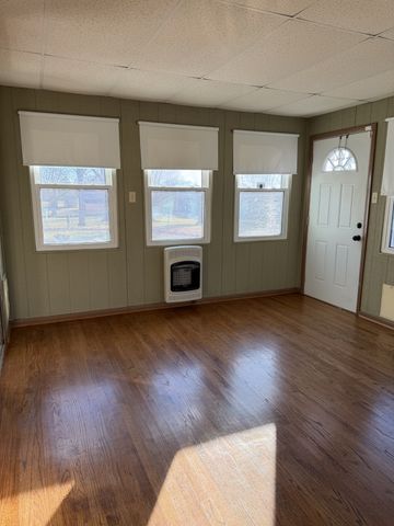 415 Hawkins Rd, Clarksville, TN 37040