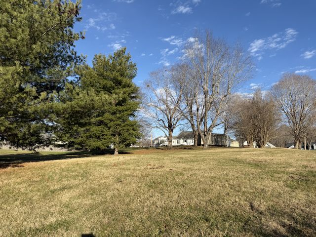 415 Hawkins Rd, Clarksville, TN 37040