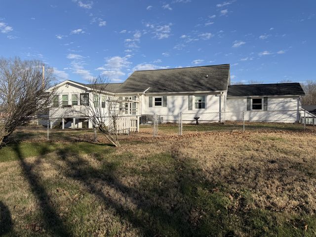 415 Hawkins Rd, Clarksville, TN 37040