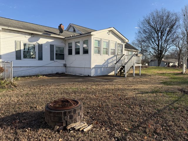 415 Hawkins Rd, Clarksville, TN 37040