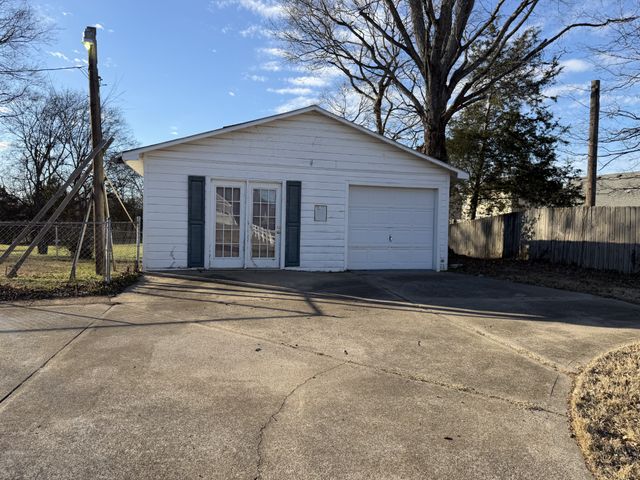 415 Hawkins Rd, Clarksville, TN 37040