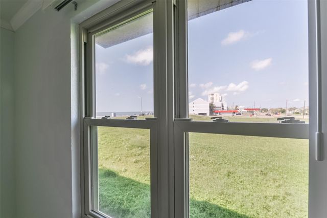 7312 Seawall Boulevard 103, Galveston, TX 77551