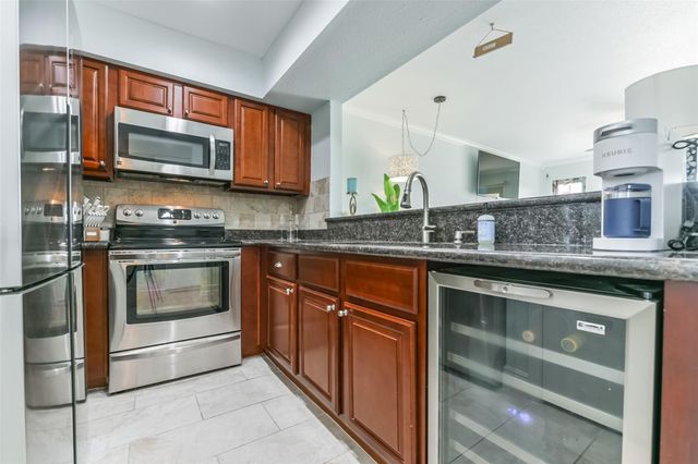 7312 Seawall Boulevard 103, Galveston, TX 77551