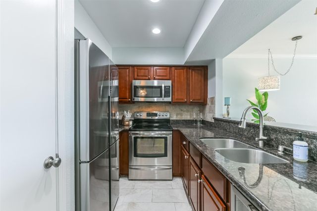 7312 Seawall Boulevard 103, Galveston, TX 77551