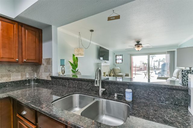 7312 Seawall Boulevard 103, Galveston, TX 77551