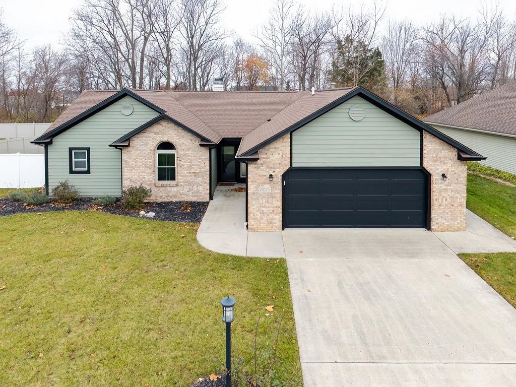 2205 LaForge Lane, Auburn, IN 46706