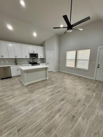 16930 W Lynbrook, Montgomery, TX 77316