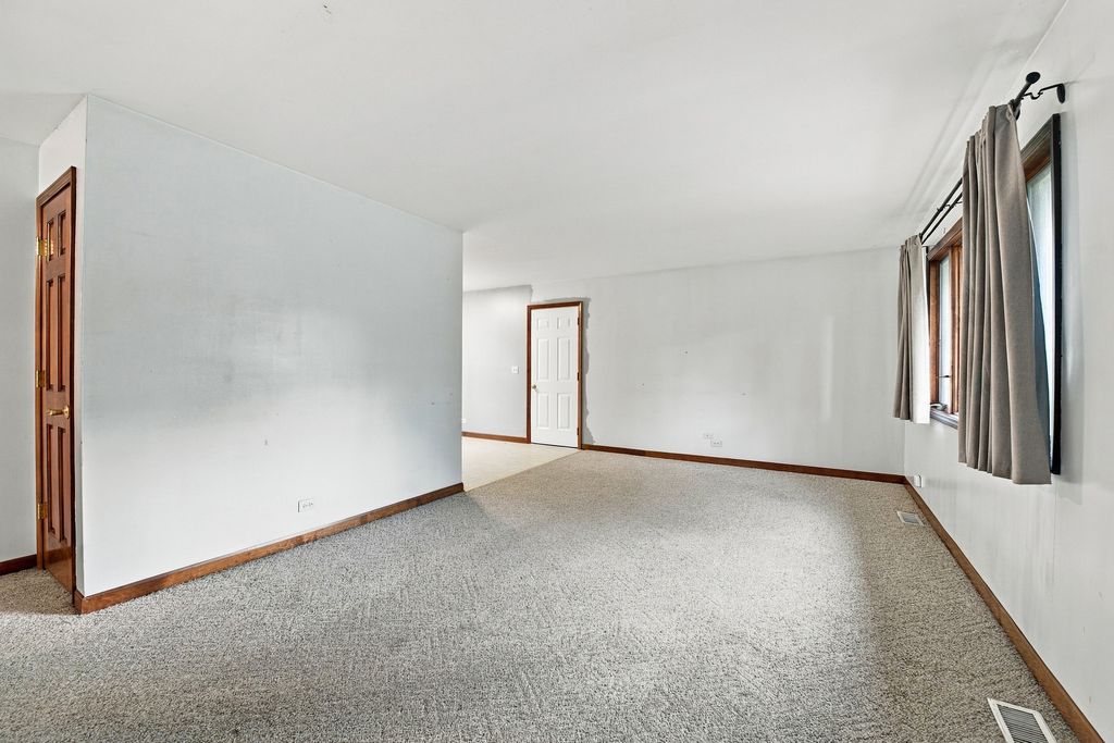 145 Shawnee Drive, Carol Stream, IL 60188 — photo 5