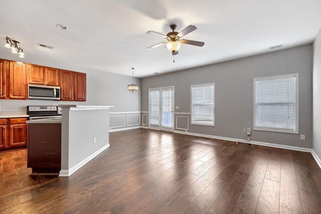 1725 Oakbrook Lane NW, Kennesaw, GA 30152