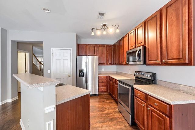 1725 Oakbrook Lane NW, Kennesaw, GA 30152