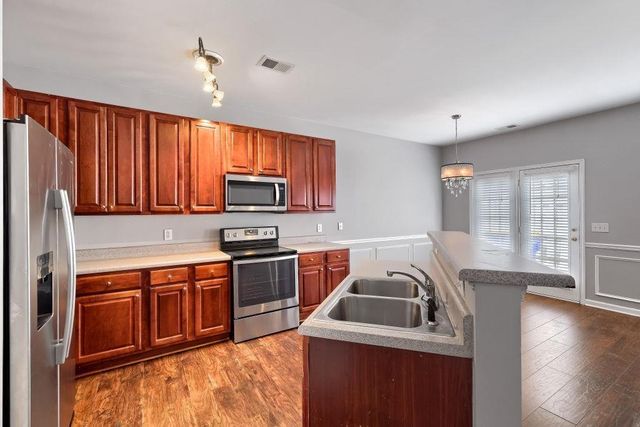 1725 Oakbrook Lane NW, Kennesaw, GA 30152