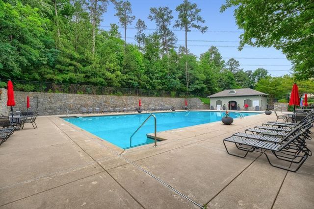 1725 Oakbrook Lane NW, Kennesaw, GA 30152